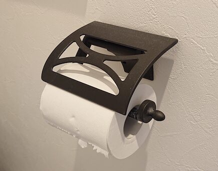 変更したトイレットペーパーホルダー