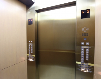 マンションのエレベーター