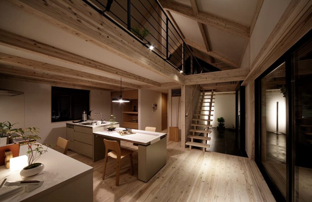 NATURAL STUDIOの梁を見せたLDK施工事例