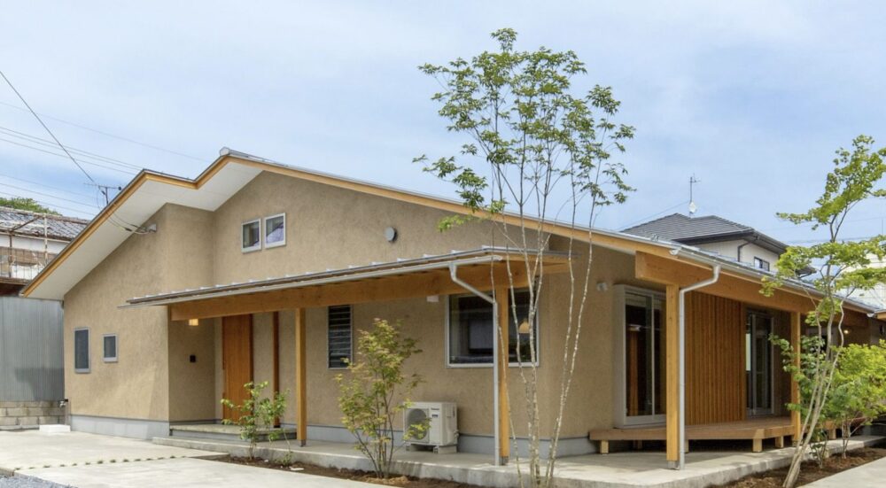 亀山建築の深い軒と木を生かした外観施工事例