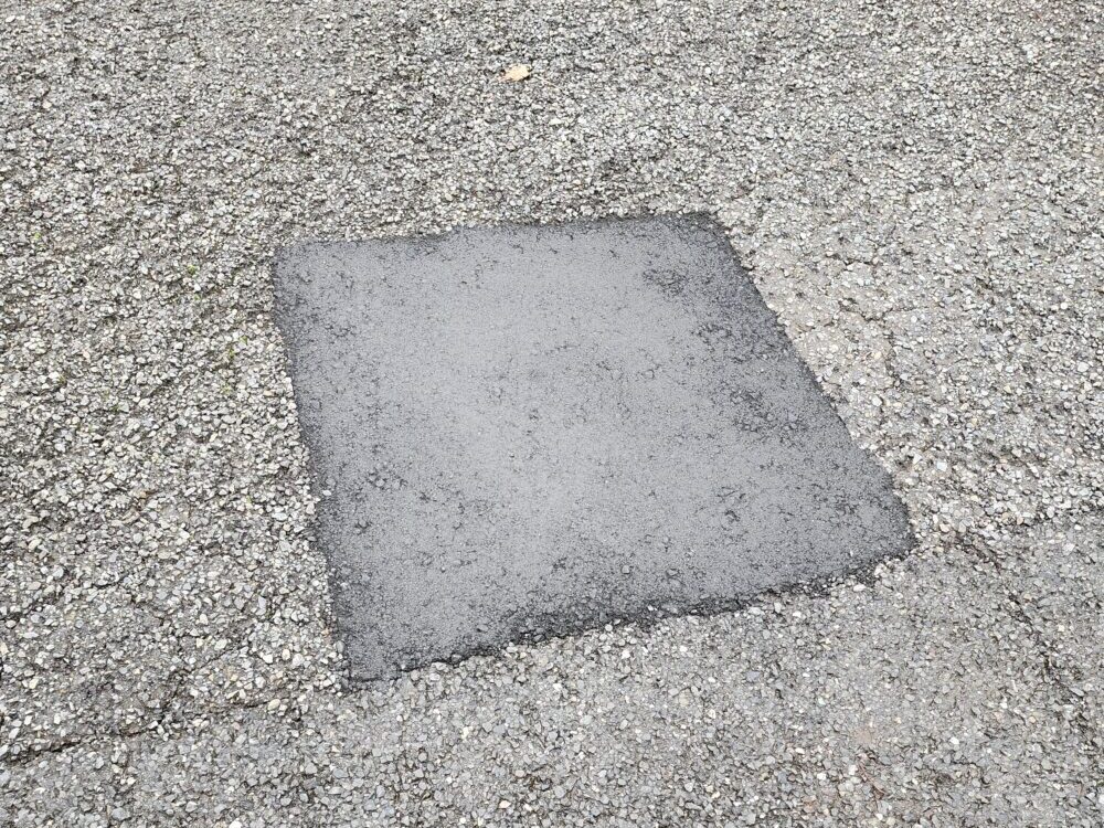 補修済みの陥没した道路