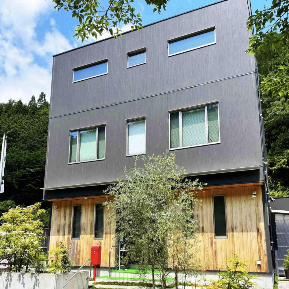 ユキハウスのモダンな外観施工事例